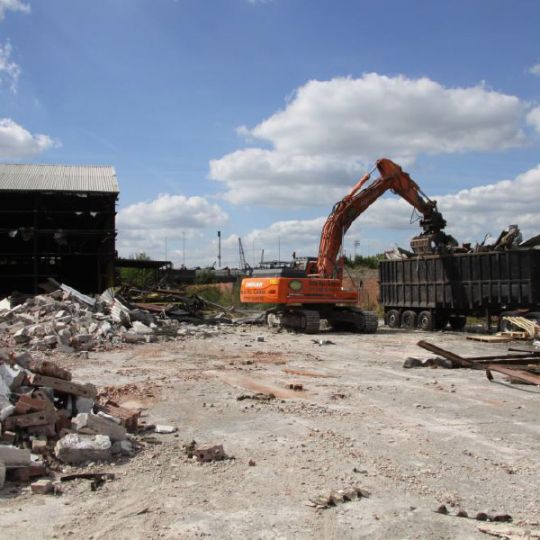 Machine loading waste onto a container lorry