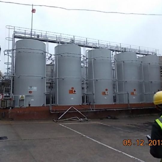 Large industrial silos for demolition